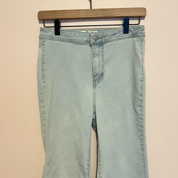 Free People We The Free Youthquake Crop Flare Jeans in Bleach Out Blue Size 26 - Picture 7 of 11